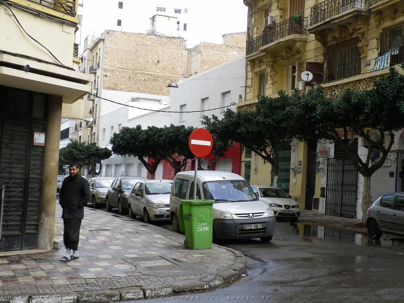 537 angle bd des chasseurs et rue de la vieille mosquee.JPG